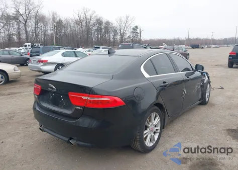 2019 Jaguar Xe 25T Premium из США, поврежденный, VIN SAJAD4FX1KCP49252